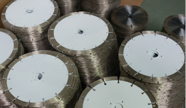 用什么方法可以提高石材鋸片的鋒利度呢？