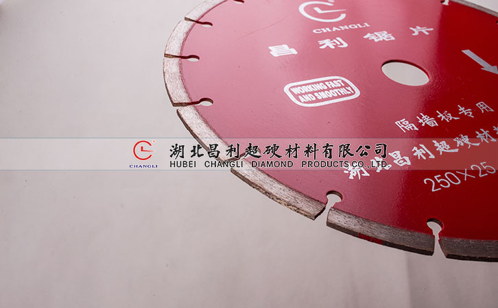 切花崗巖要用專業(yè)的鋸片,為什么花崗石這么硬？